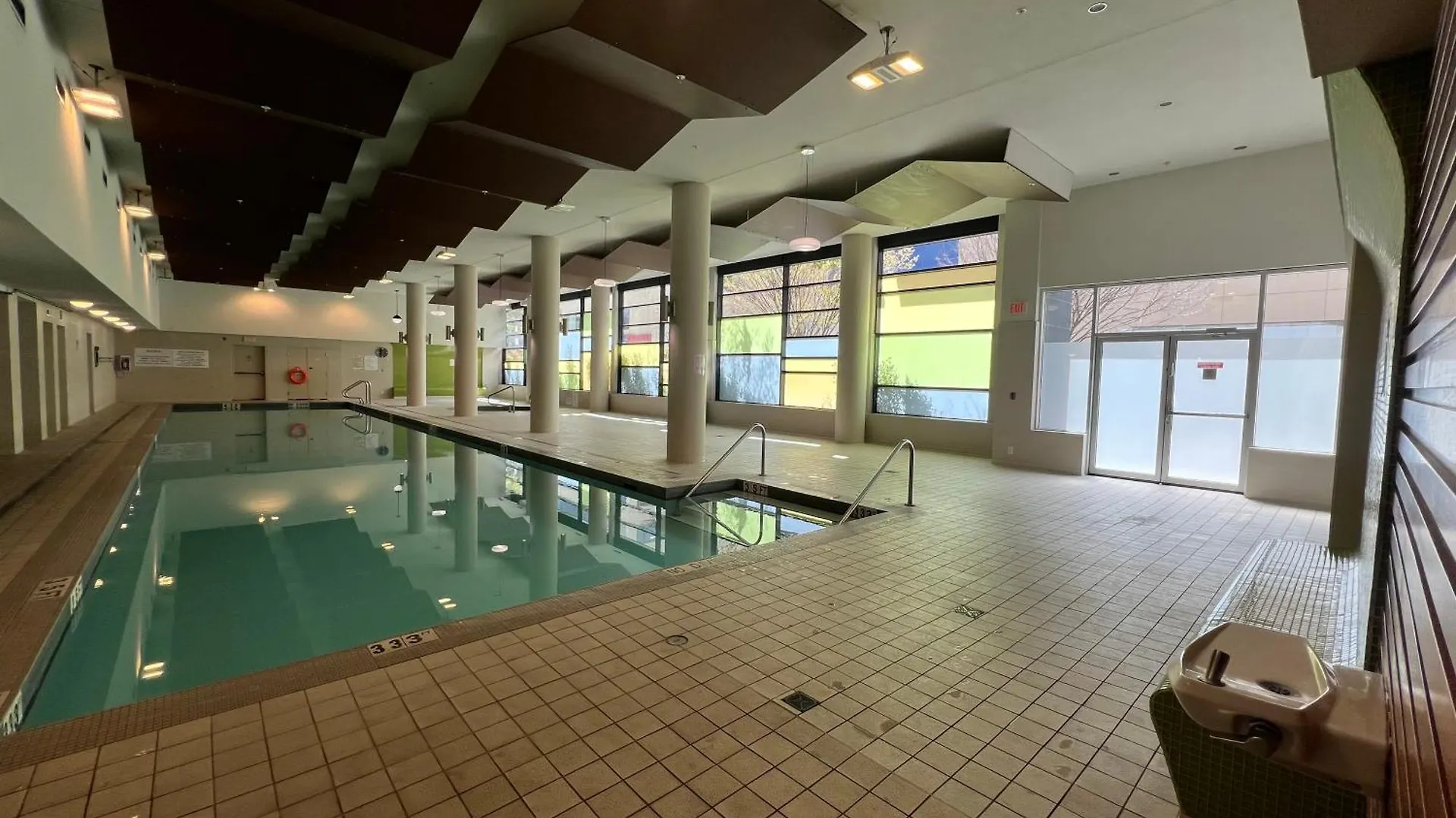 Richmond Center Near Skytrain 2B2B Apartment Canada