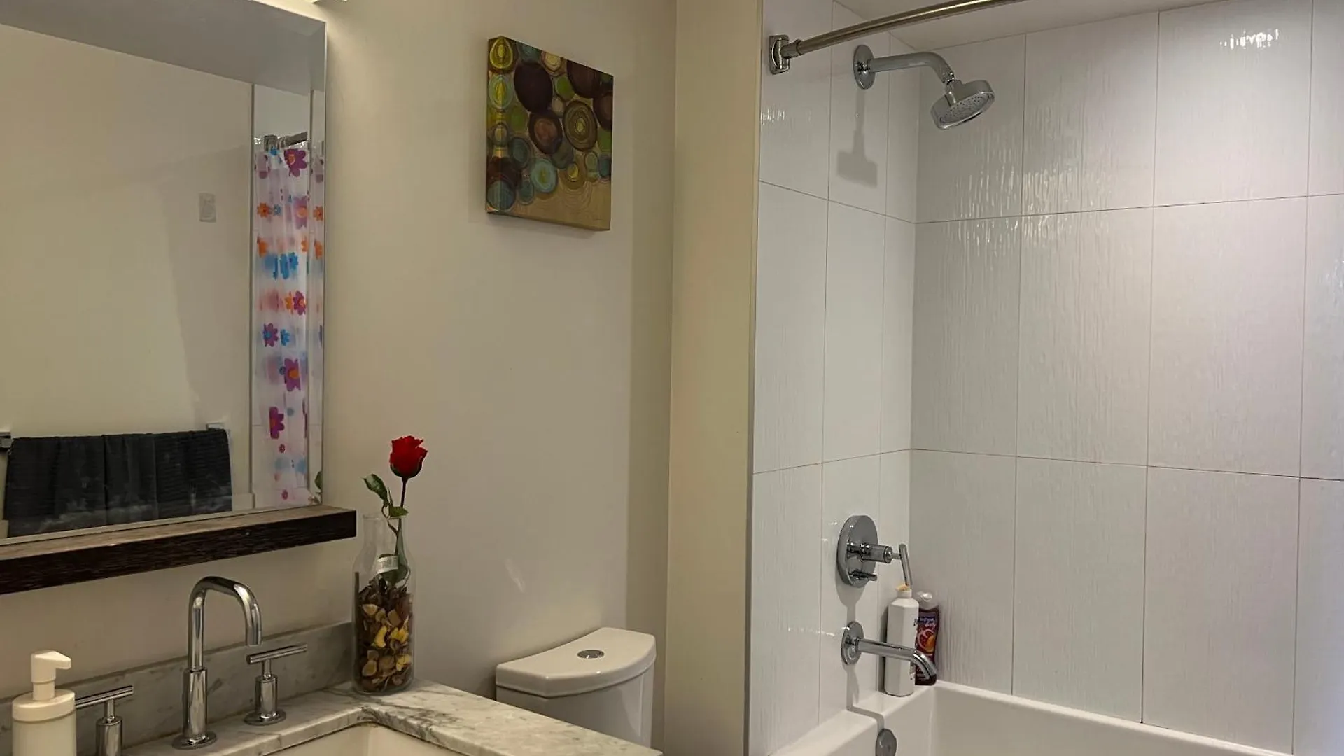 Richmond Center Near Skytrain 2B2B Apartment Canada
